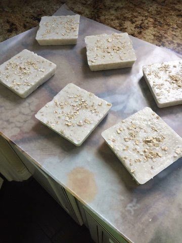 Honey Oatmeal Soap | Scrubsnluv